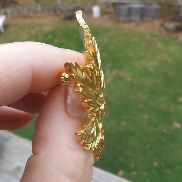 Vintage Trifari TM Maple leaf gold tone  brooch  Classic - Picture 16 of 16